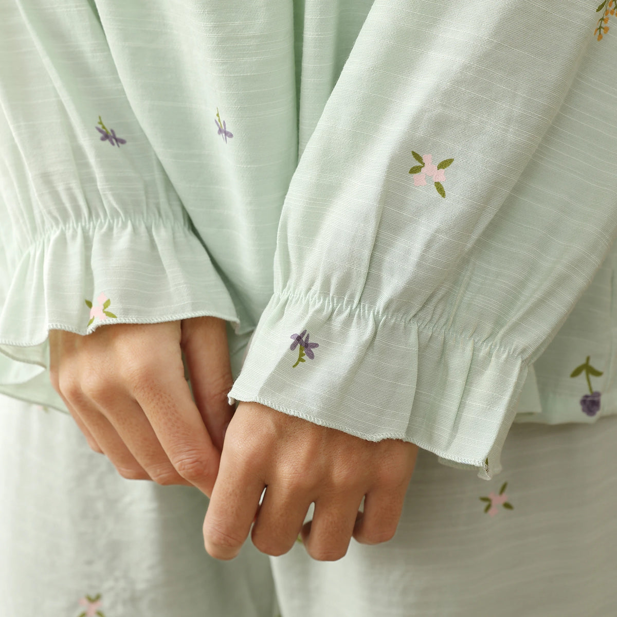 بيجاما مزينة بالزهور للنساء