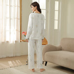 بيجاما مزينة بالزهور للنساء