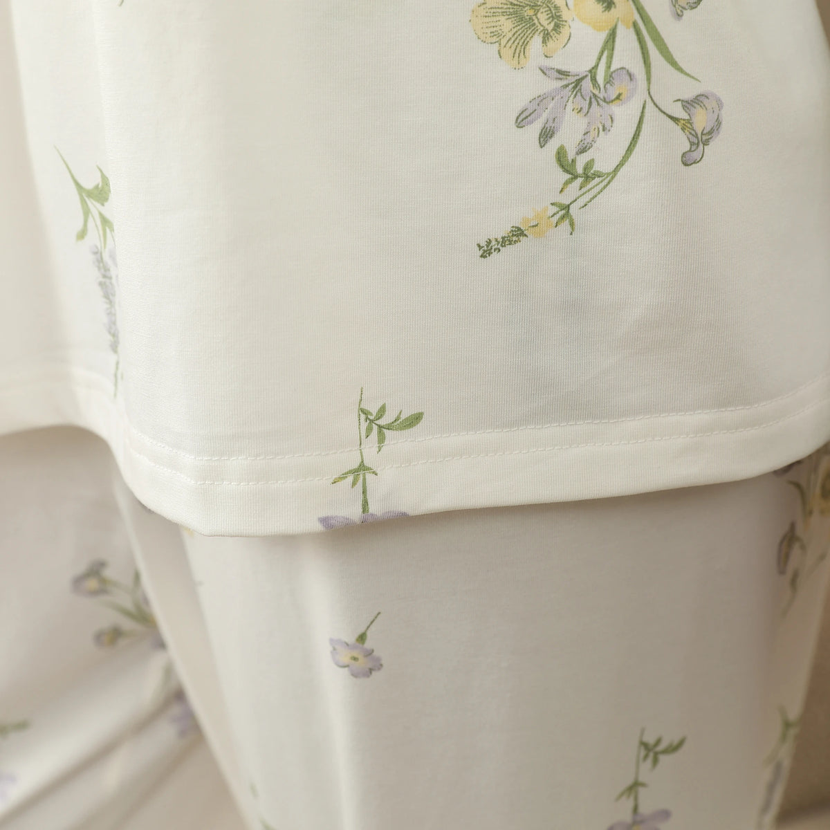 بيجاما مزينة بالزهور للنساء