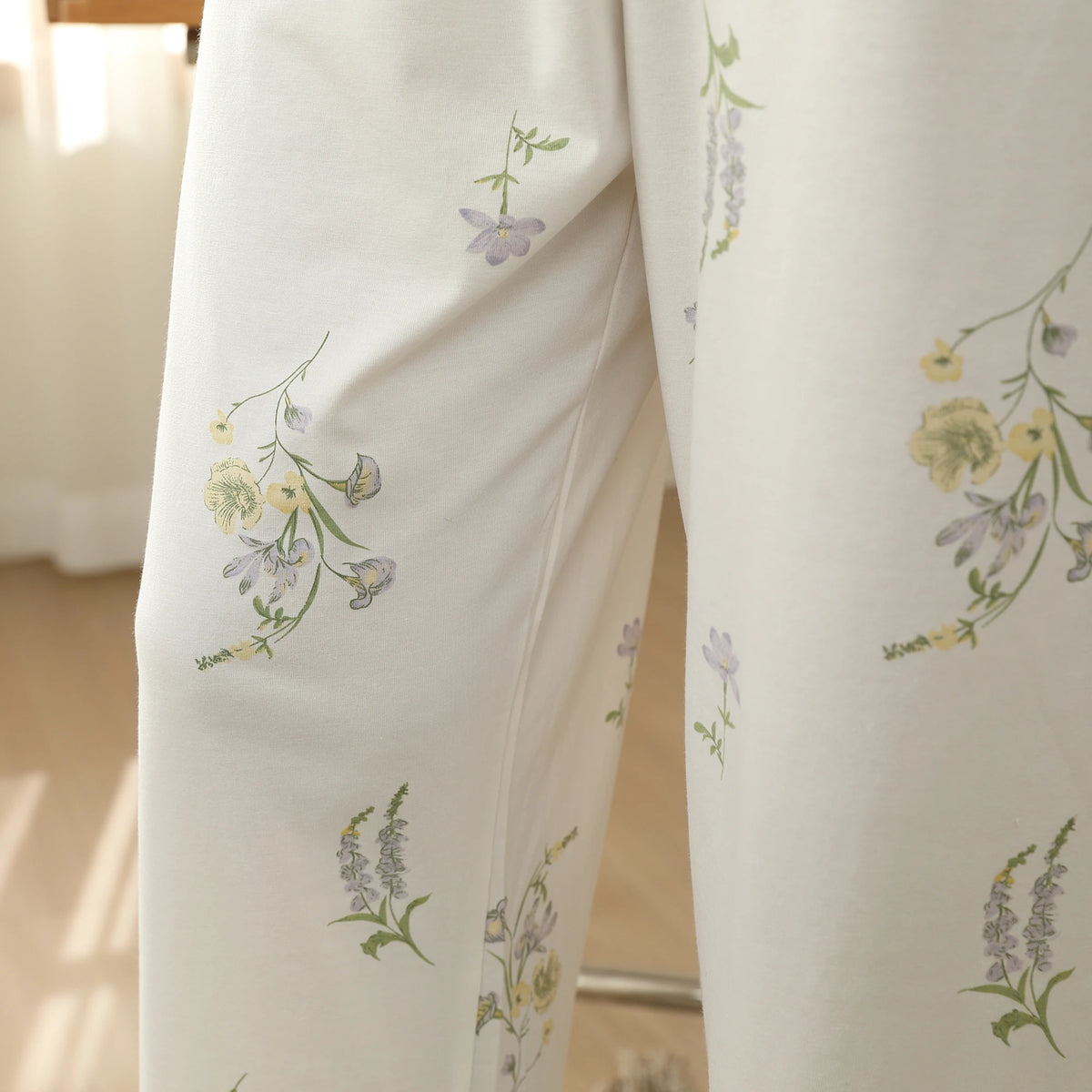 بيجاما مزينة بالزهور للنساء