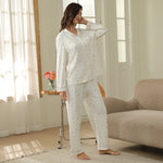 بيجاما مزينة بالزهور للنساء