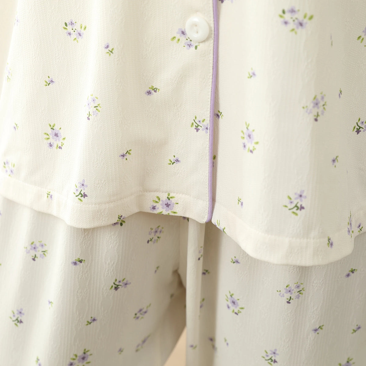 بيجاما مزينة بالزهور للنساء