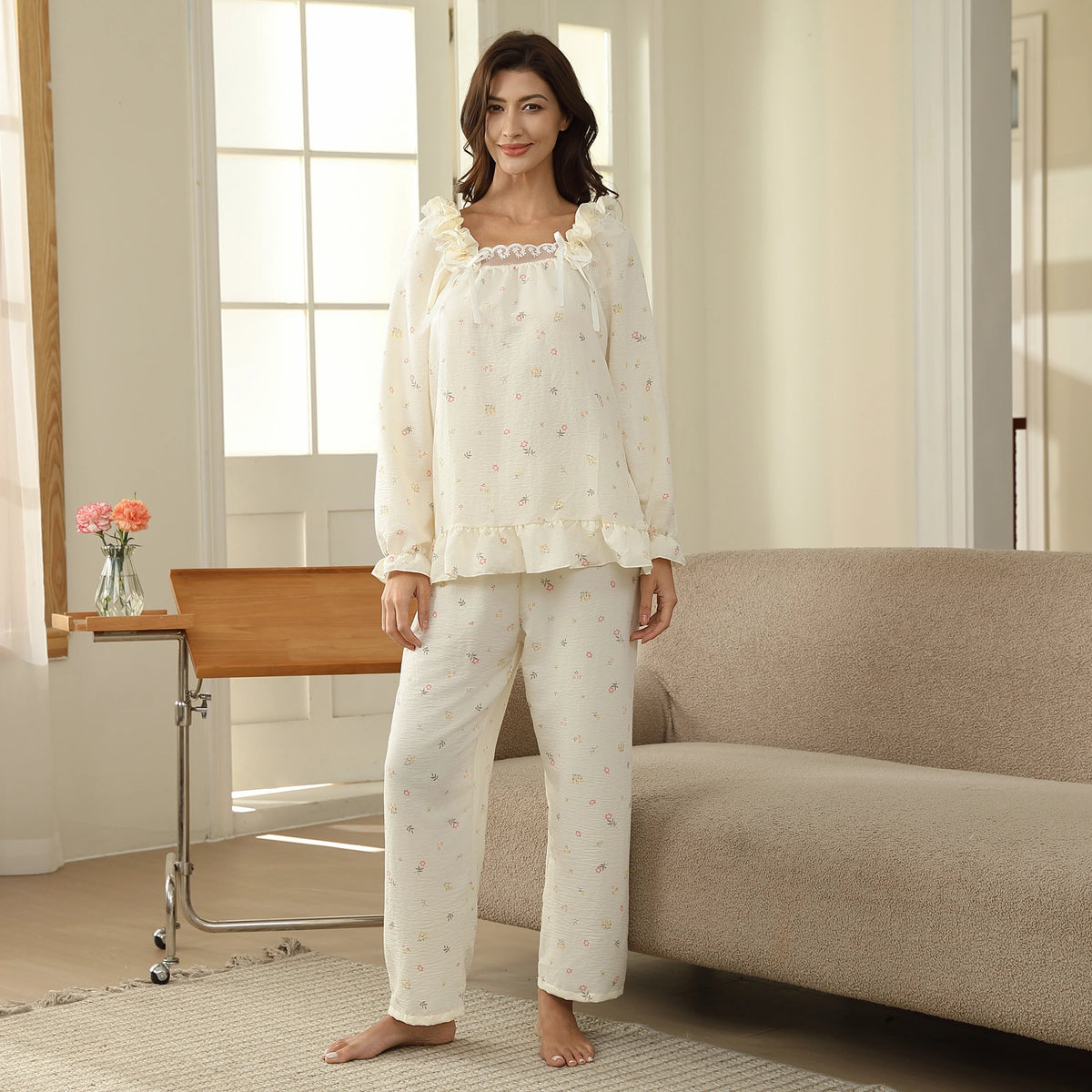بيجاما مزينة بالزهور للنساء
