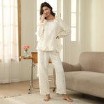 بيجاما مزينة بالزهور للنساء