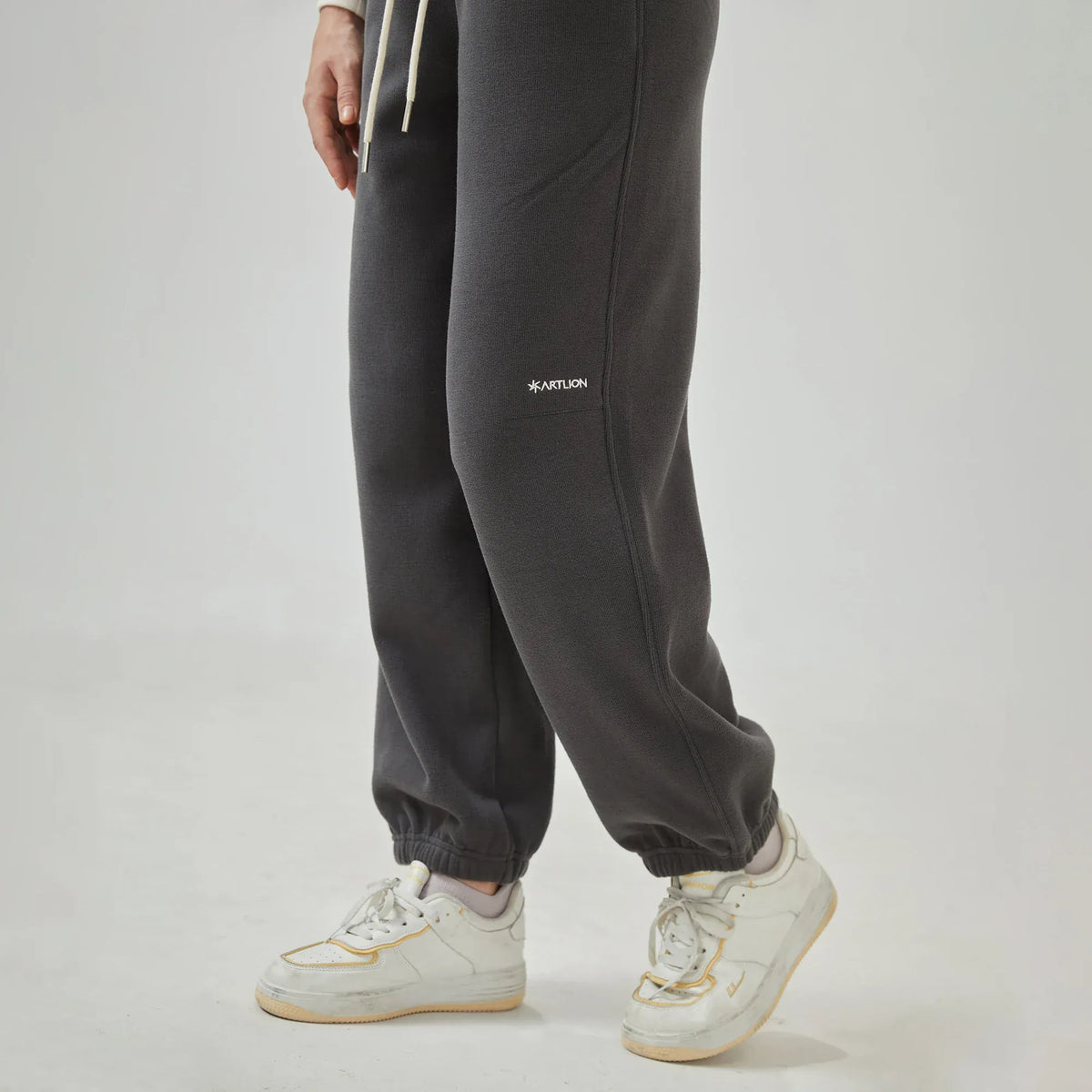 Ankle-Tied Mid-Wiast Embroidery Pants for Women Image