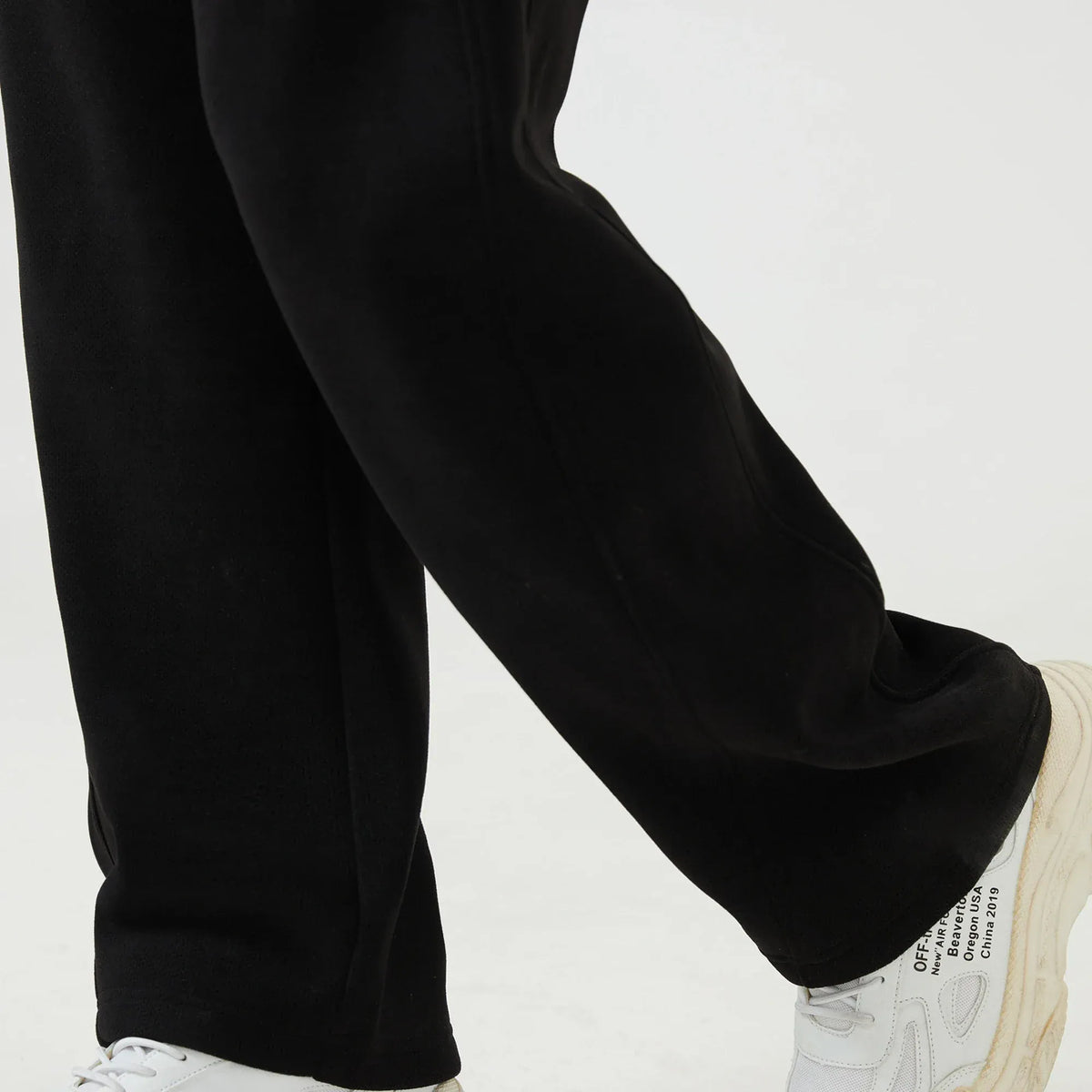 Baggy Mid-Wiast Badge Pants for Men Image