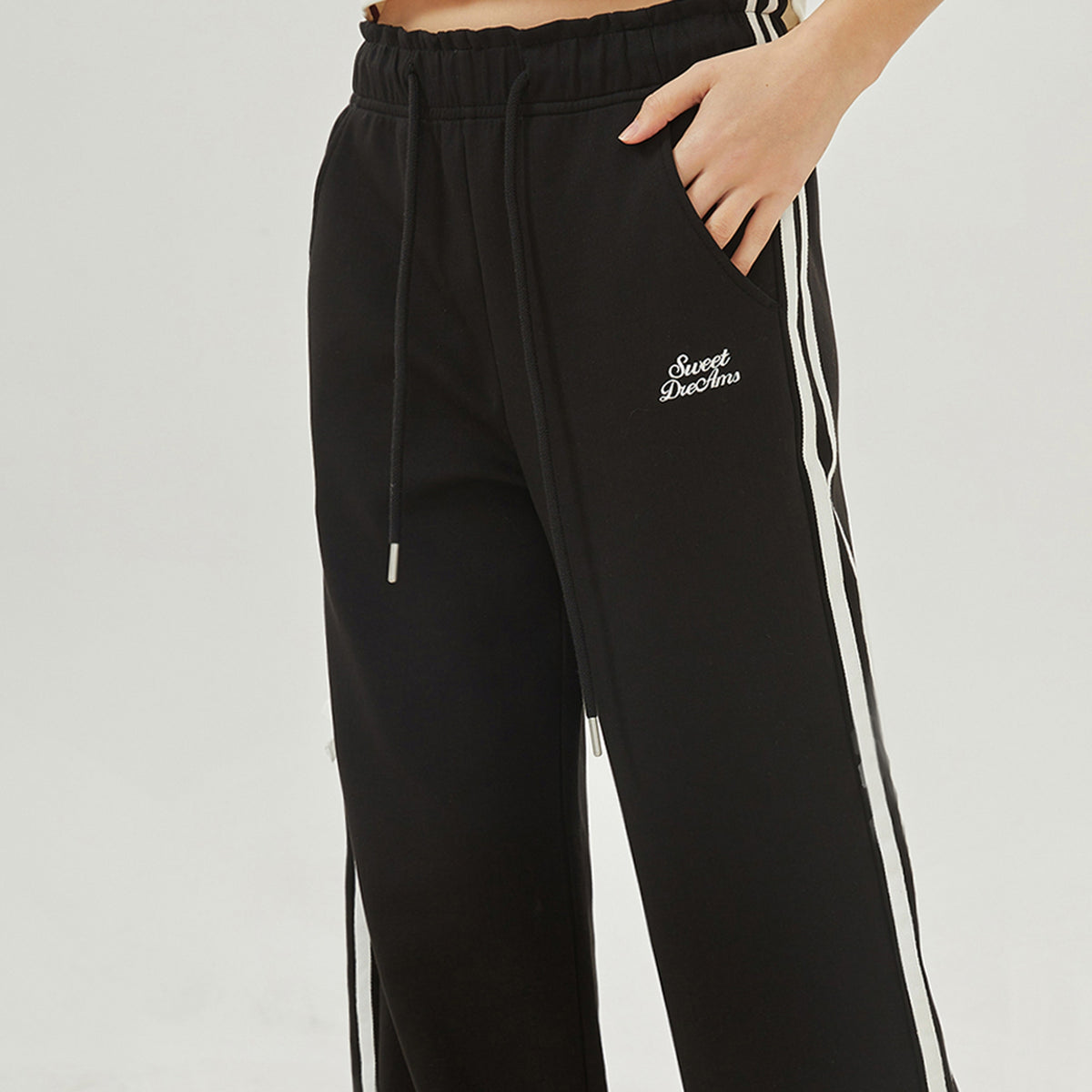 بنطال مطرز كاجوال للنساء