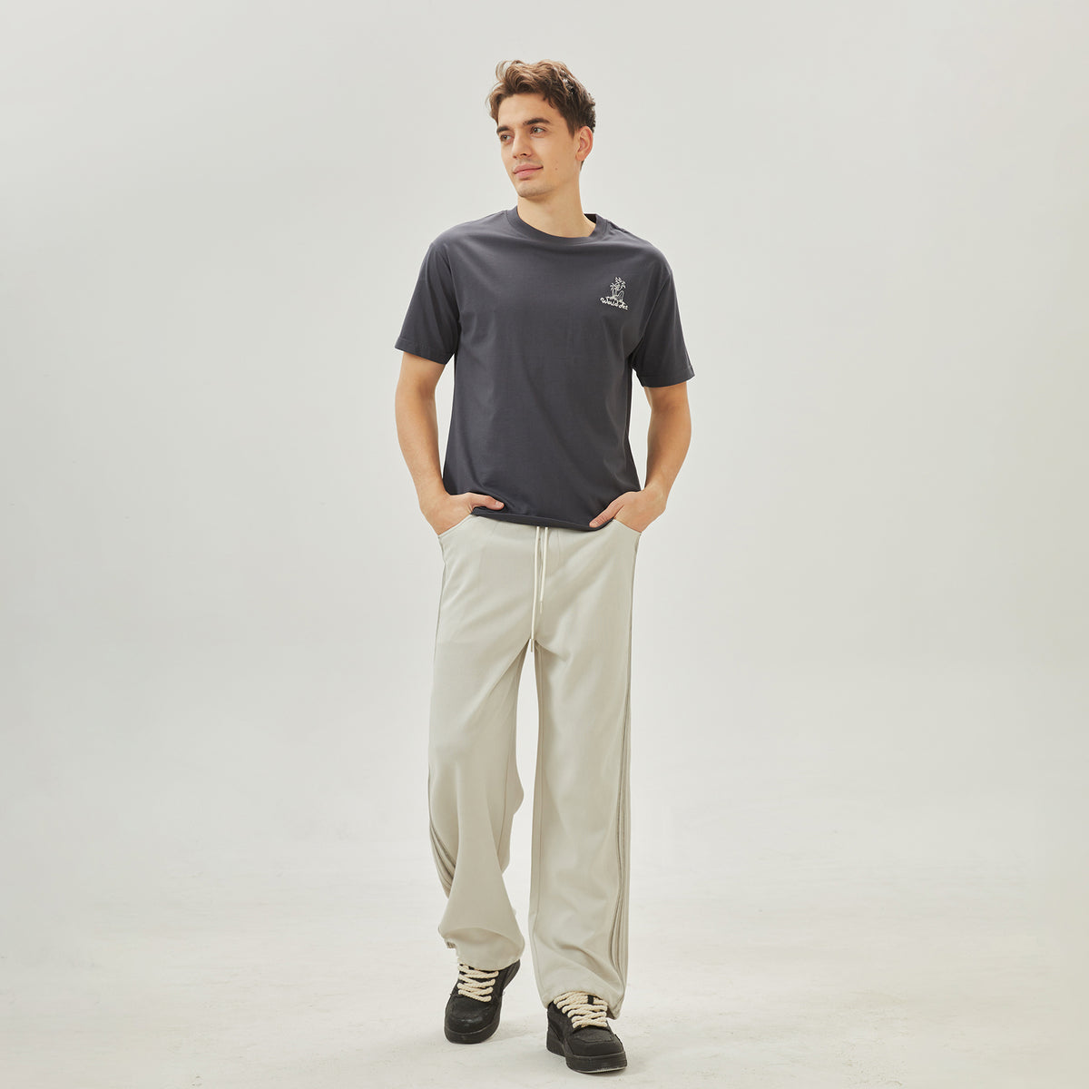 بنطال كاجوال مطرز للرجال