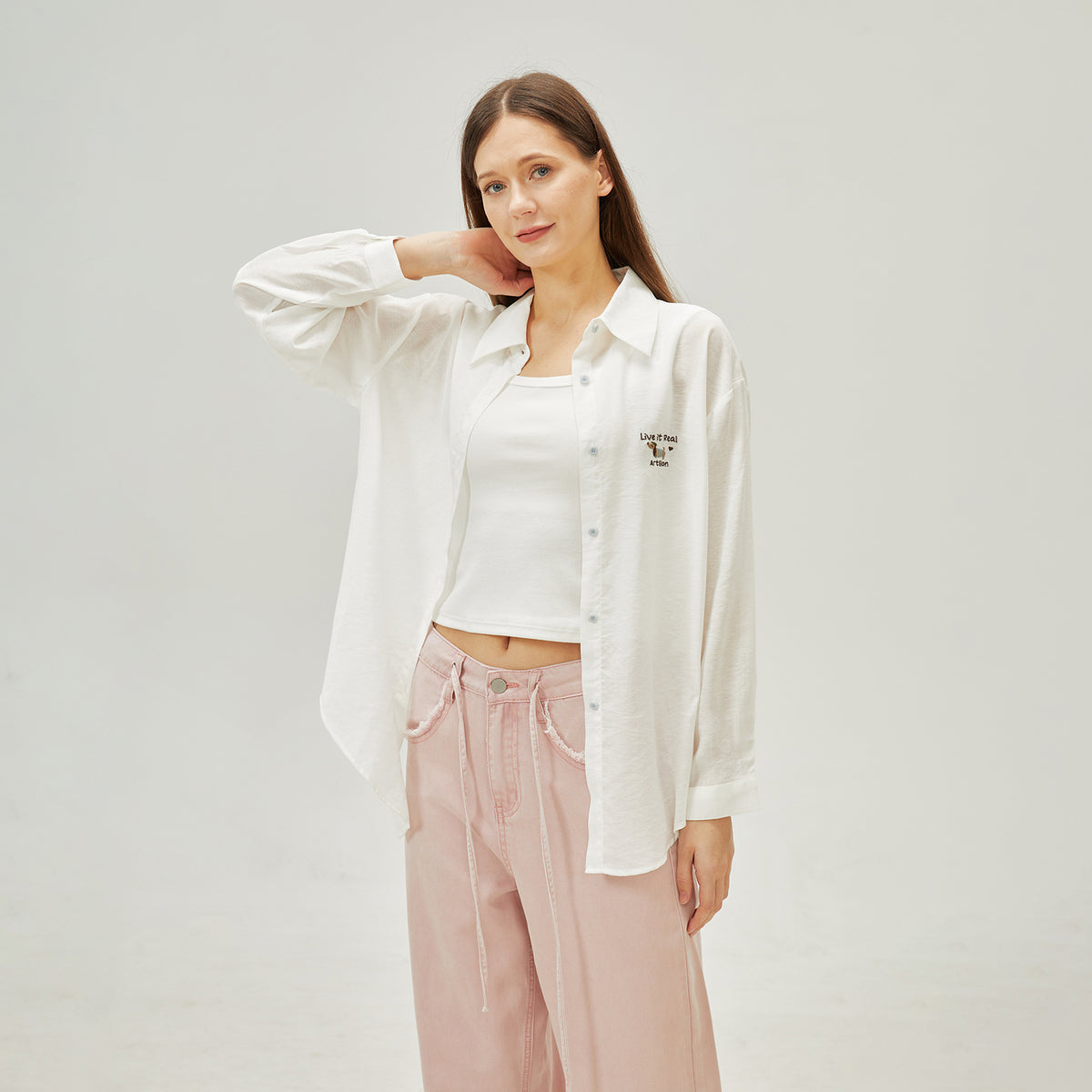 قميص مطرز بتصميم عصري مكون من قطعتين للنساء