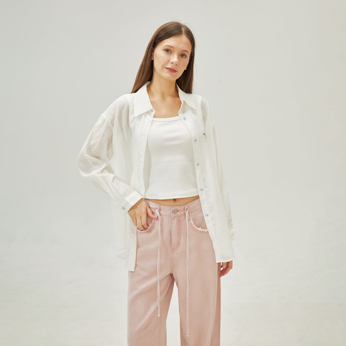 قميص مطرز بتصميم عصري مكون من قطعتين للنساء