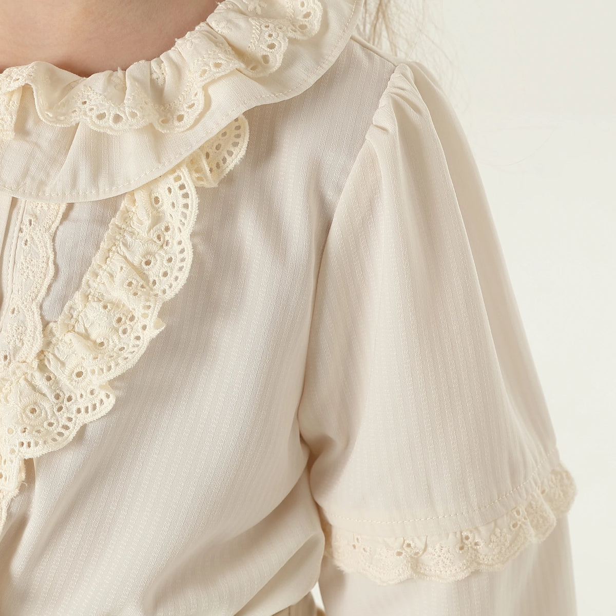 قميص مطرز للبنات