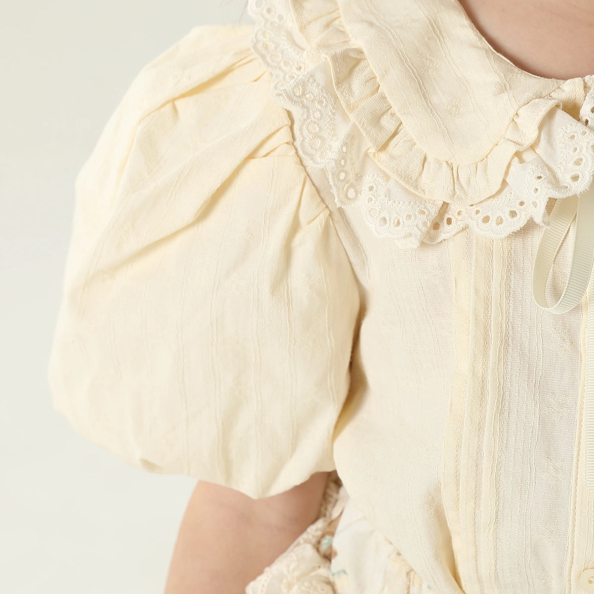 قميص مطرز للبنات