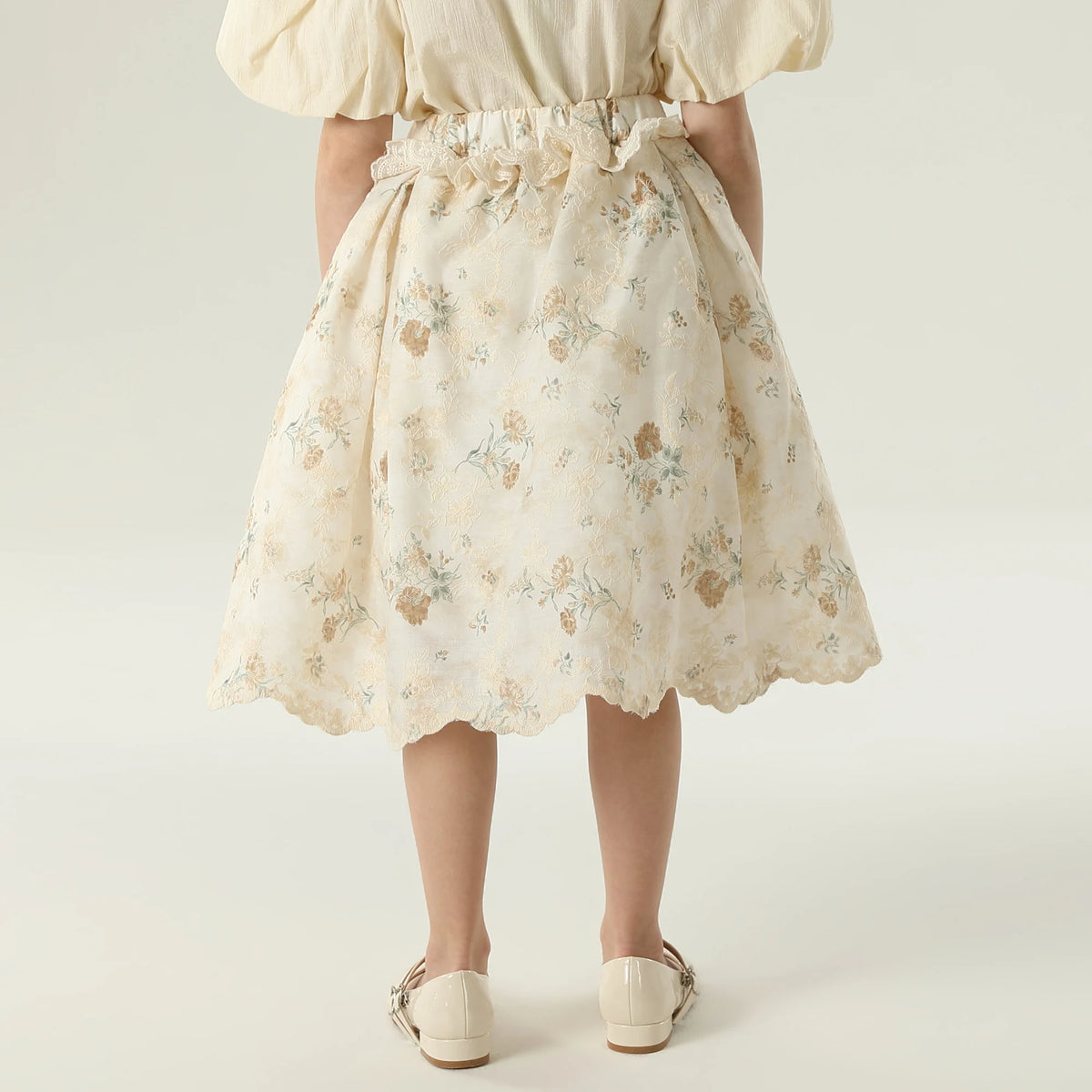 تنورة مزينة بنمط الزهور للبنات