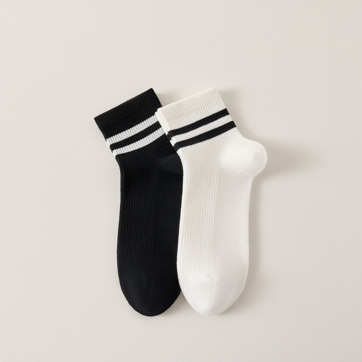 جوارب للنساء