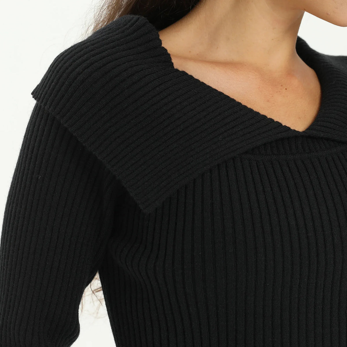 Elegant Plain Sweater for Women Image