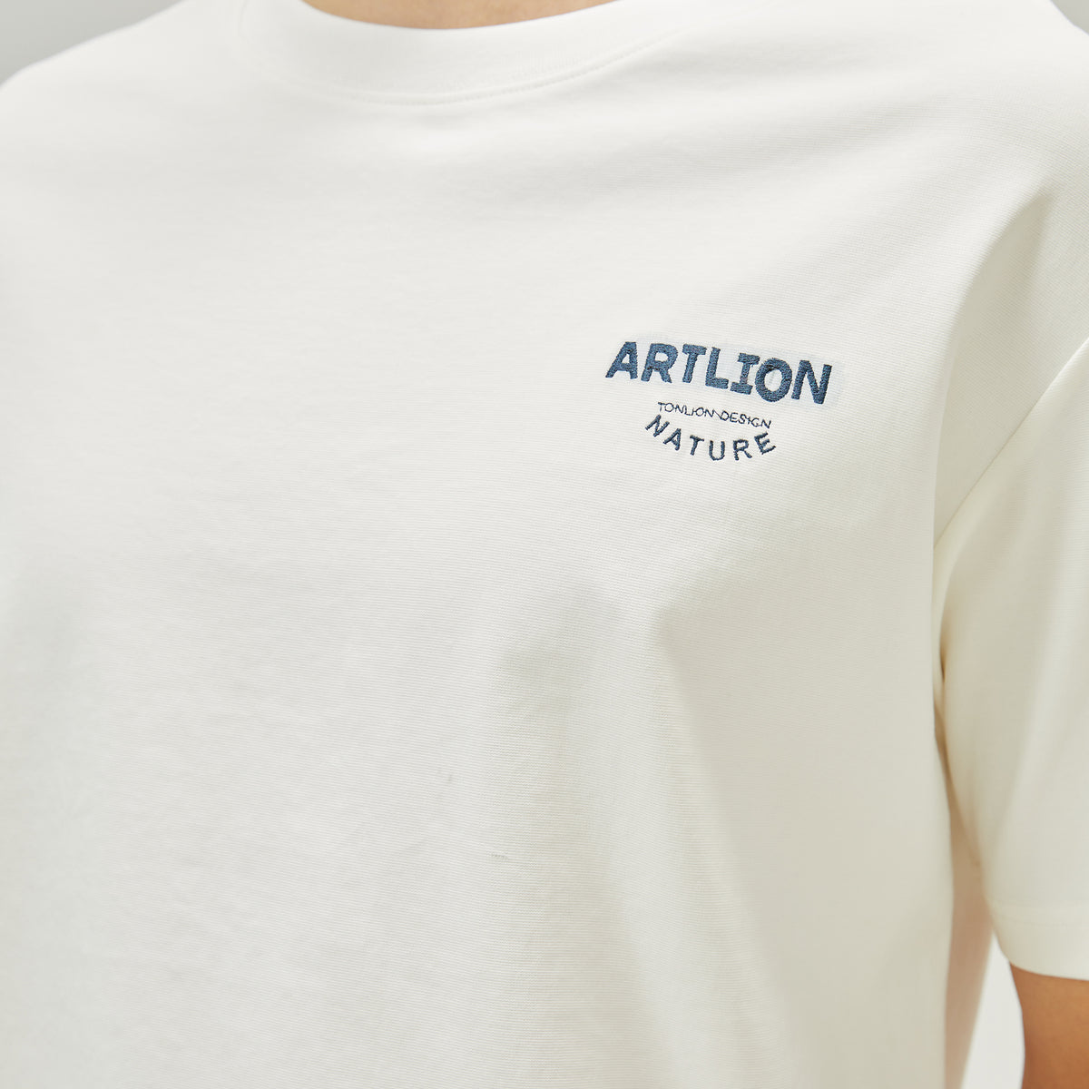 Street Look Embroidery T.Shirt For Men