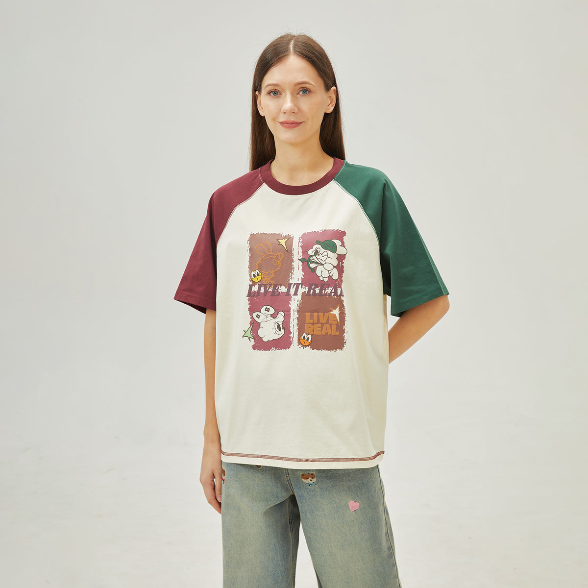 تيشيرت بألوان متداخلة بإطلالة عصرية للنساء