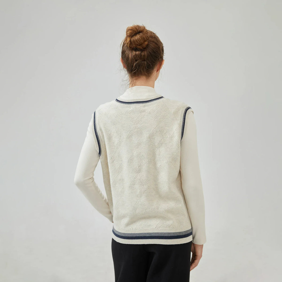 Embroidery Regular Sleevless Waistcoat with V-Neck for Women Image