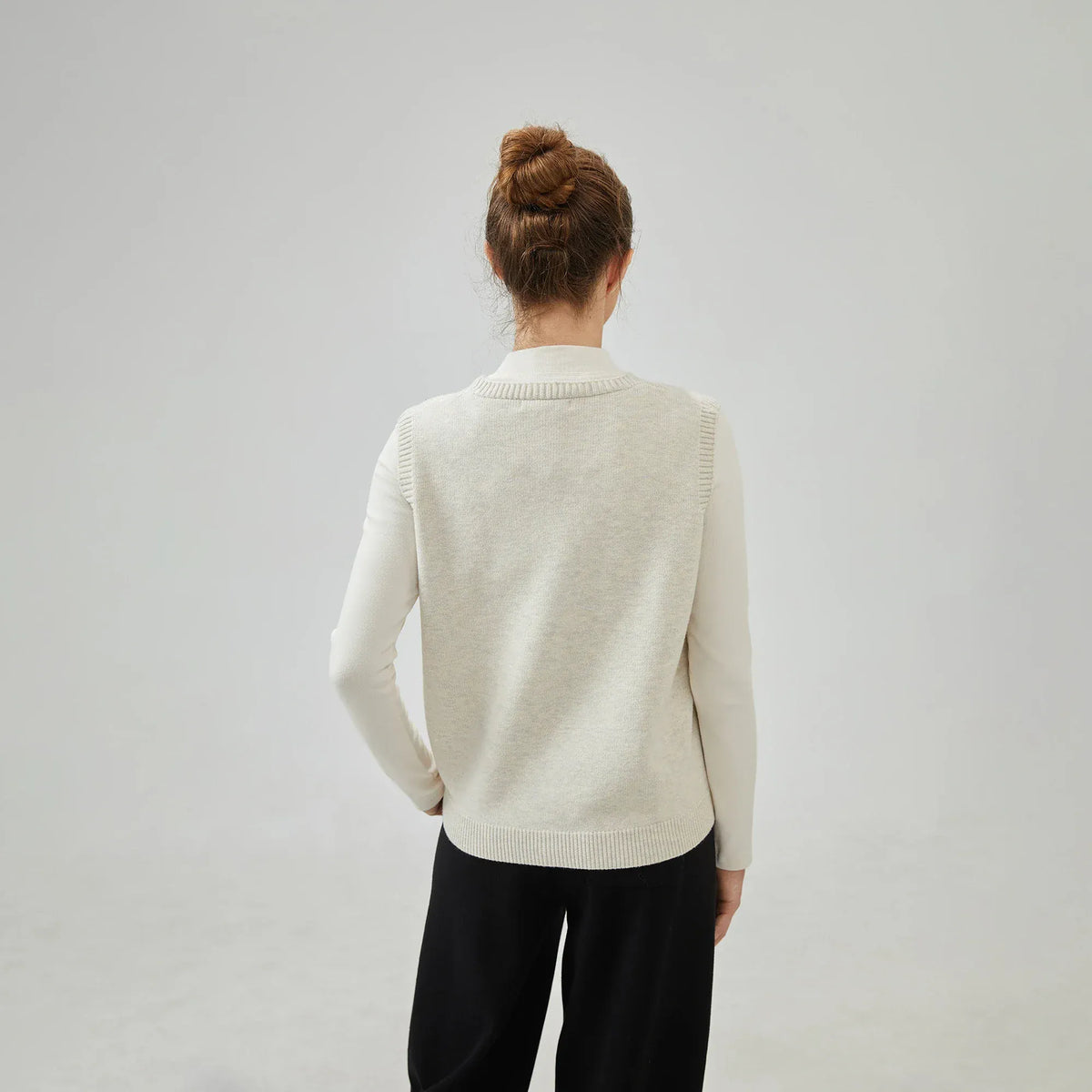 Embroidery Regular Sleevless Waistcoat with V-Neck for Women Image