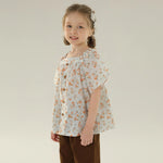 بلوزة بأكمام واسعة مزينة بنقوش زهور عصرية للبنات