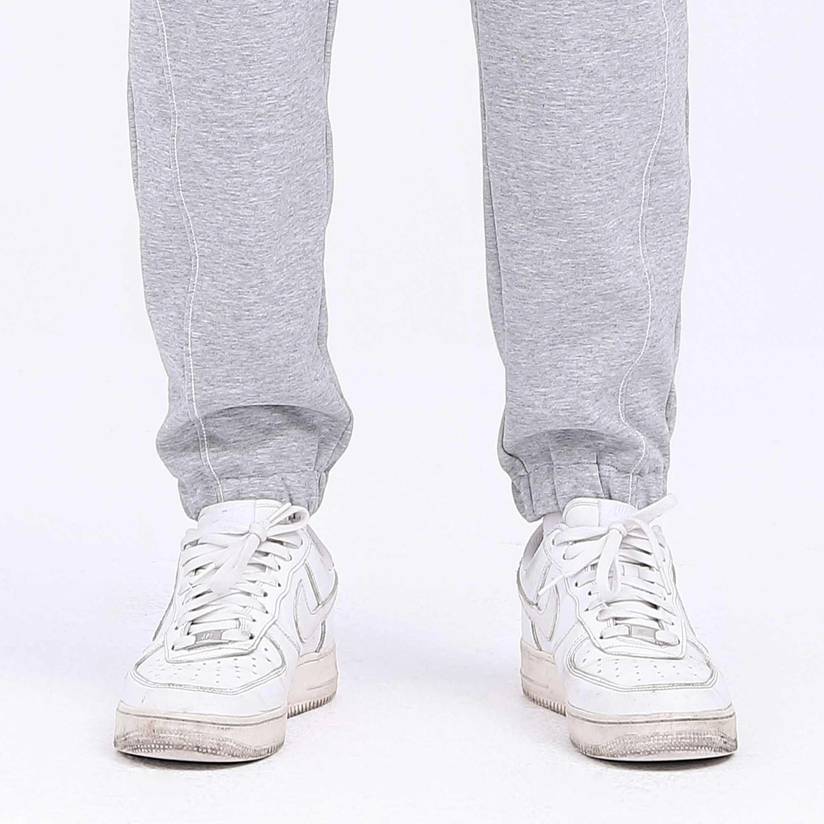 badge casual pants for men image