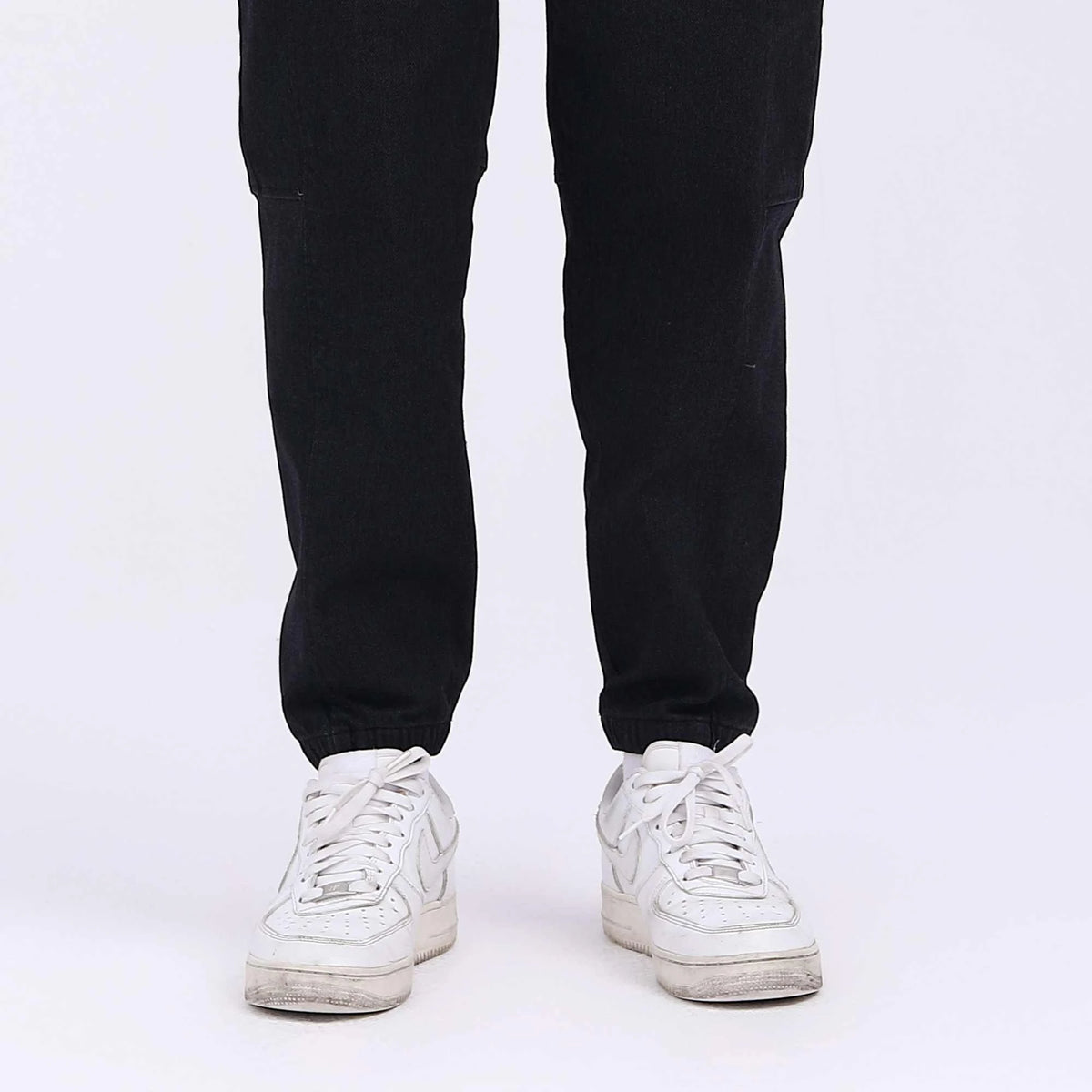 badge casual pants for men image