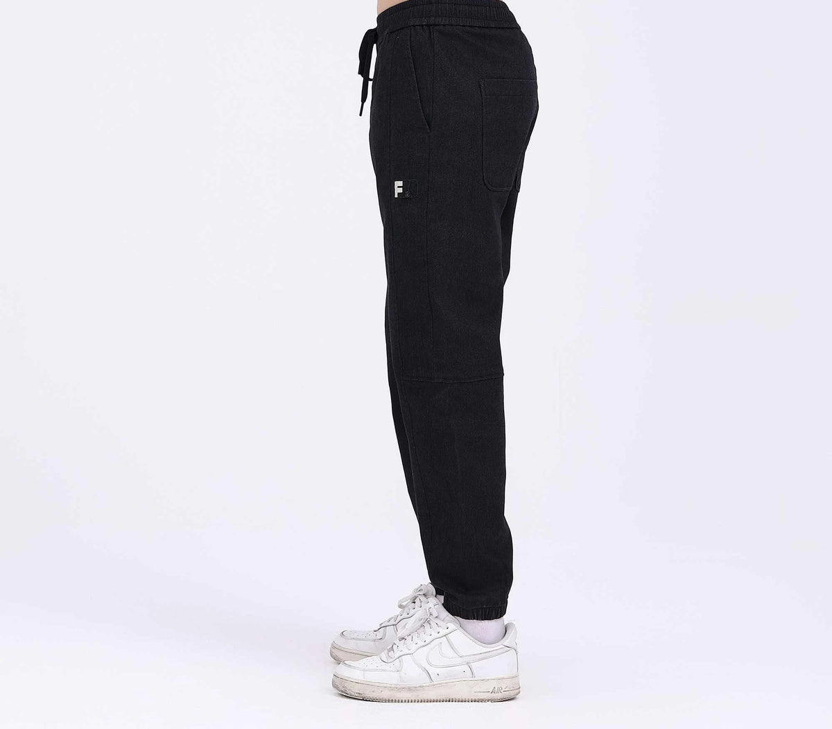 badge casual pants for men image