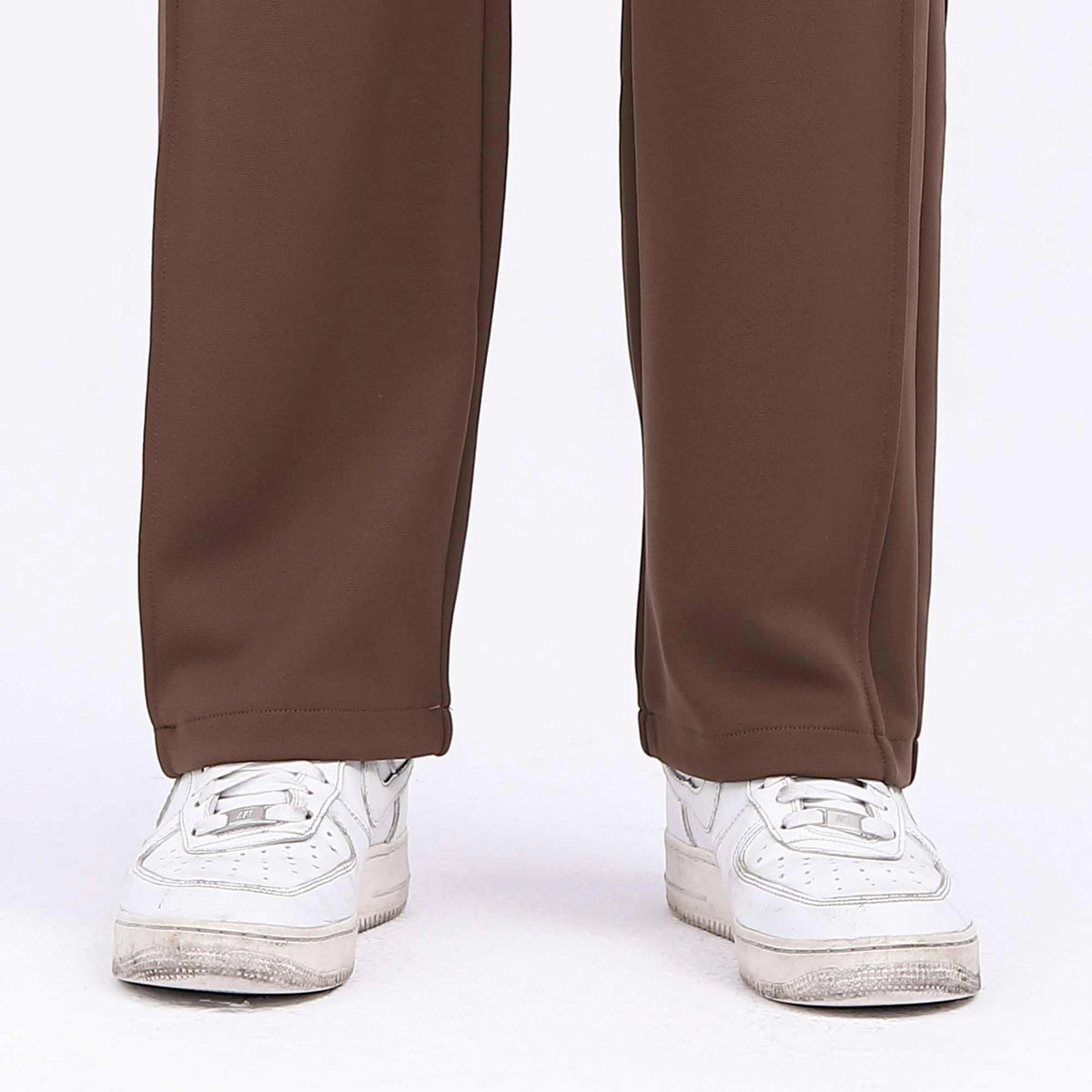 badge casual pants for men image