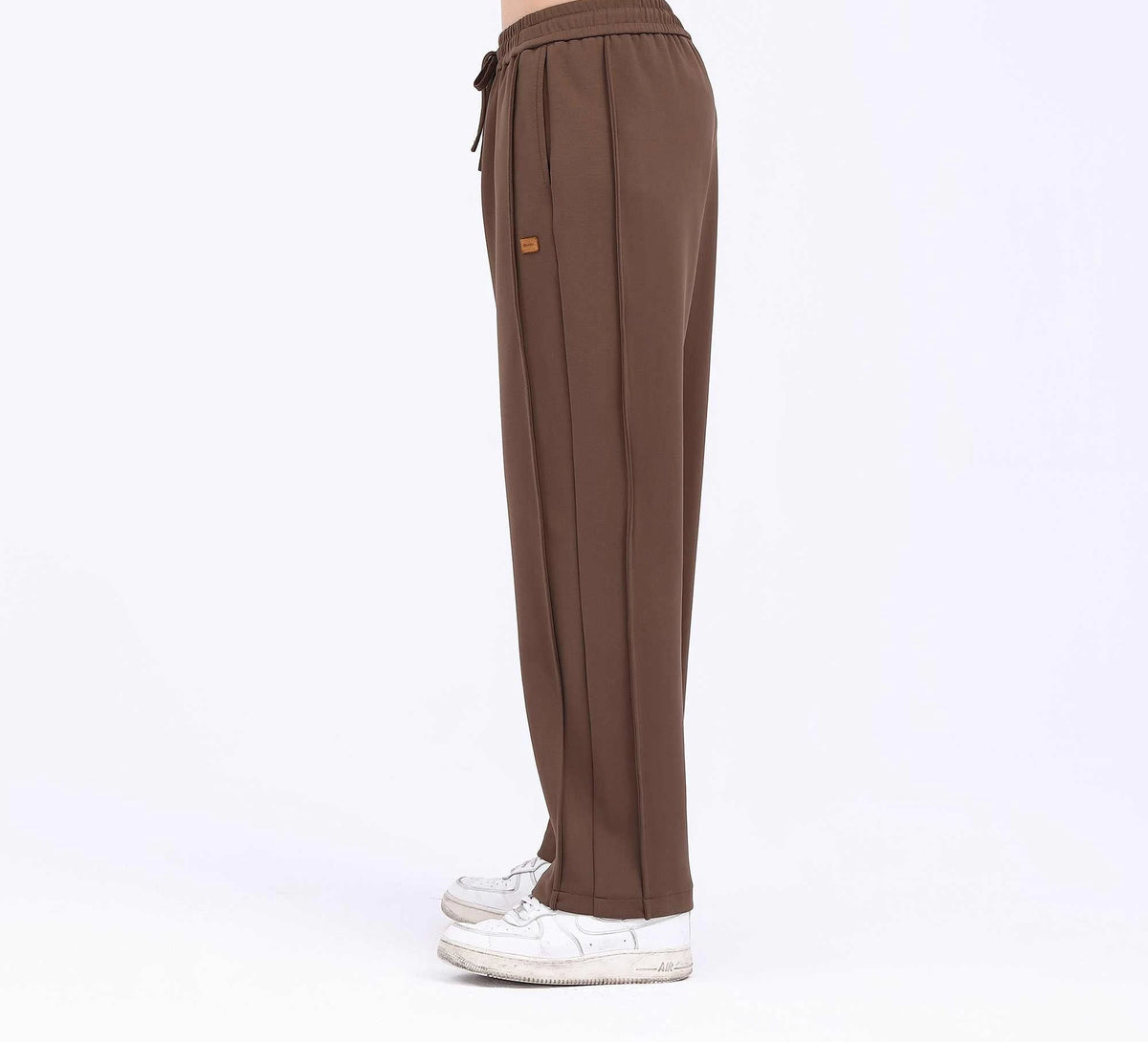 badge casual pants for men image