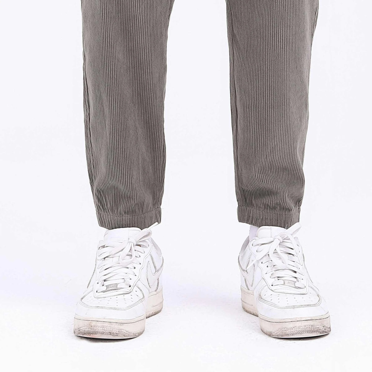 plain casual pants for men image