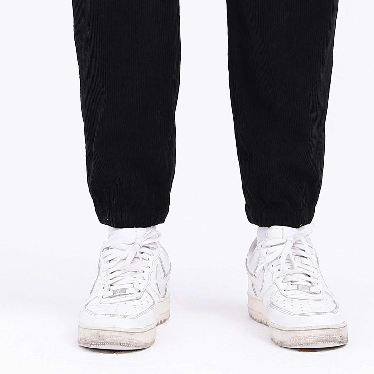 plain casual pants for men image