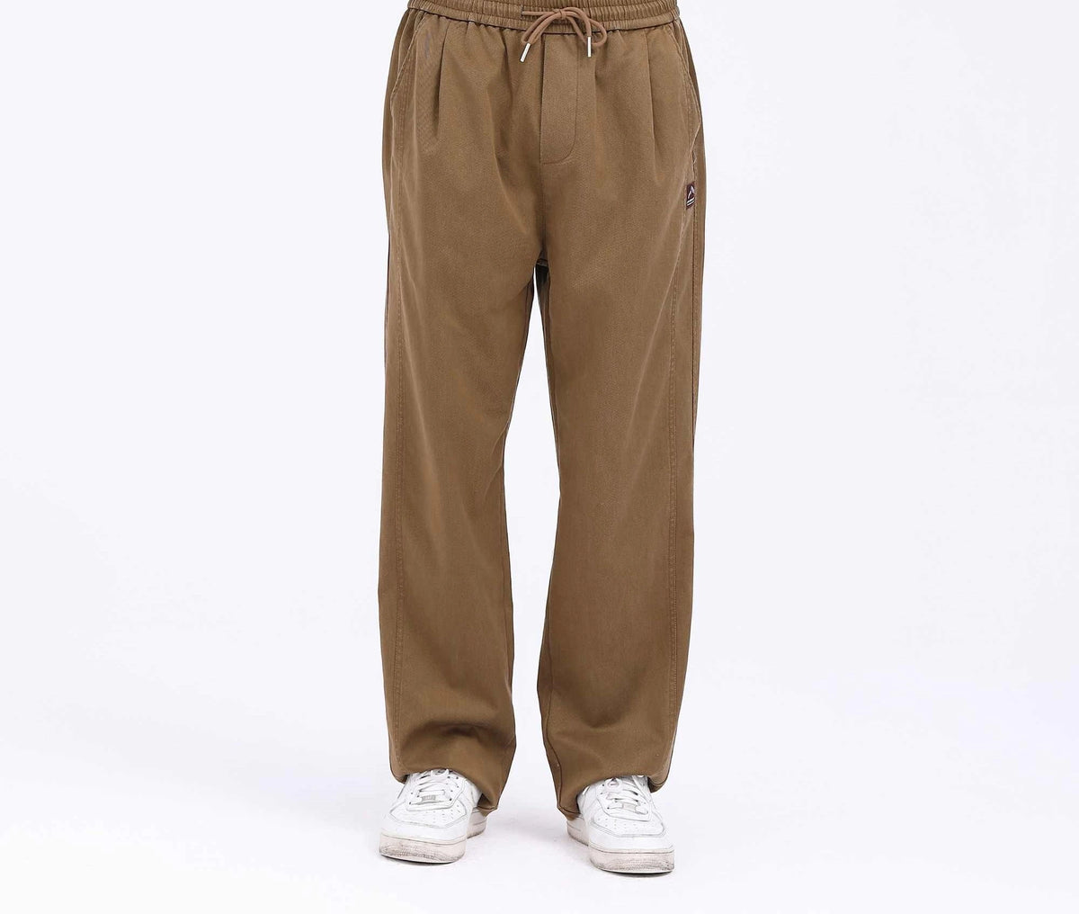 badge casual pants for men image