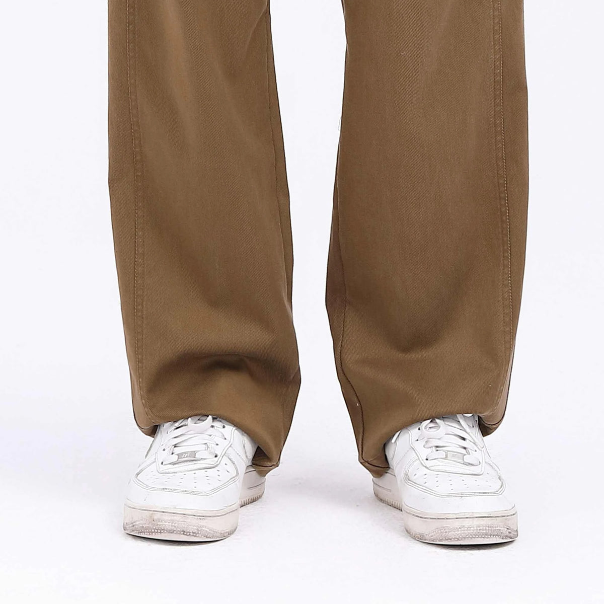 badge casual pants for men image