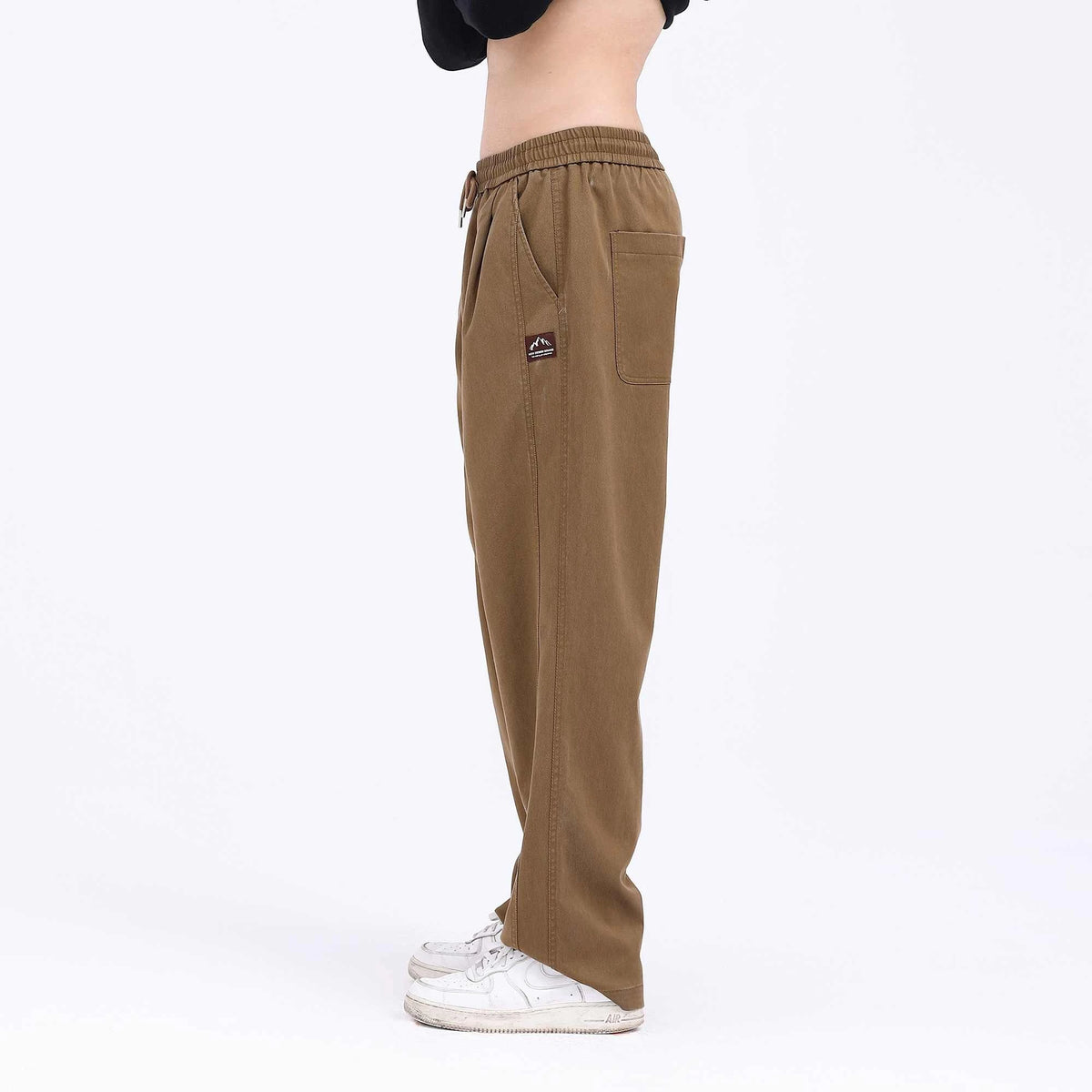 badge casual pants for men image