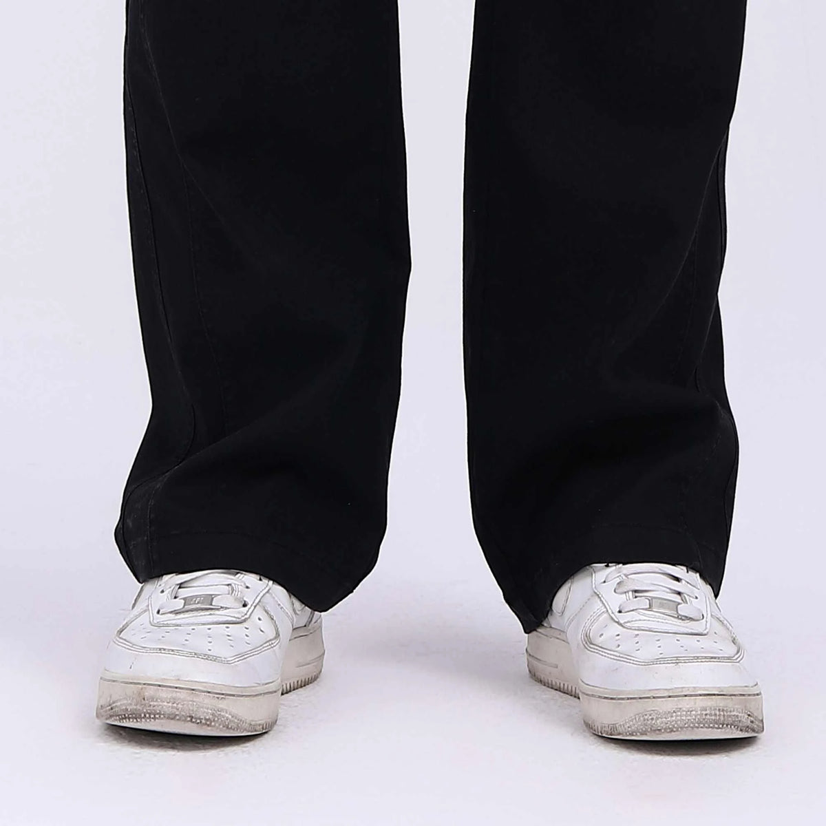 badge casual pants for men image