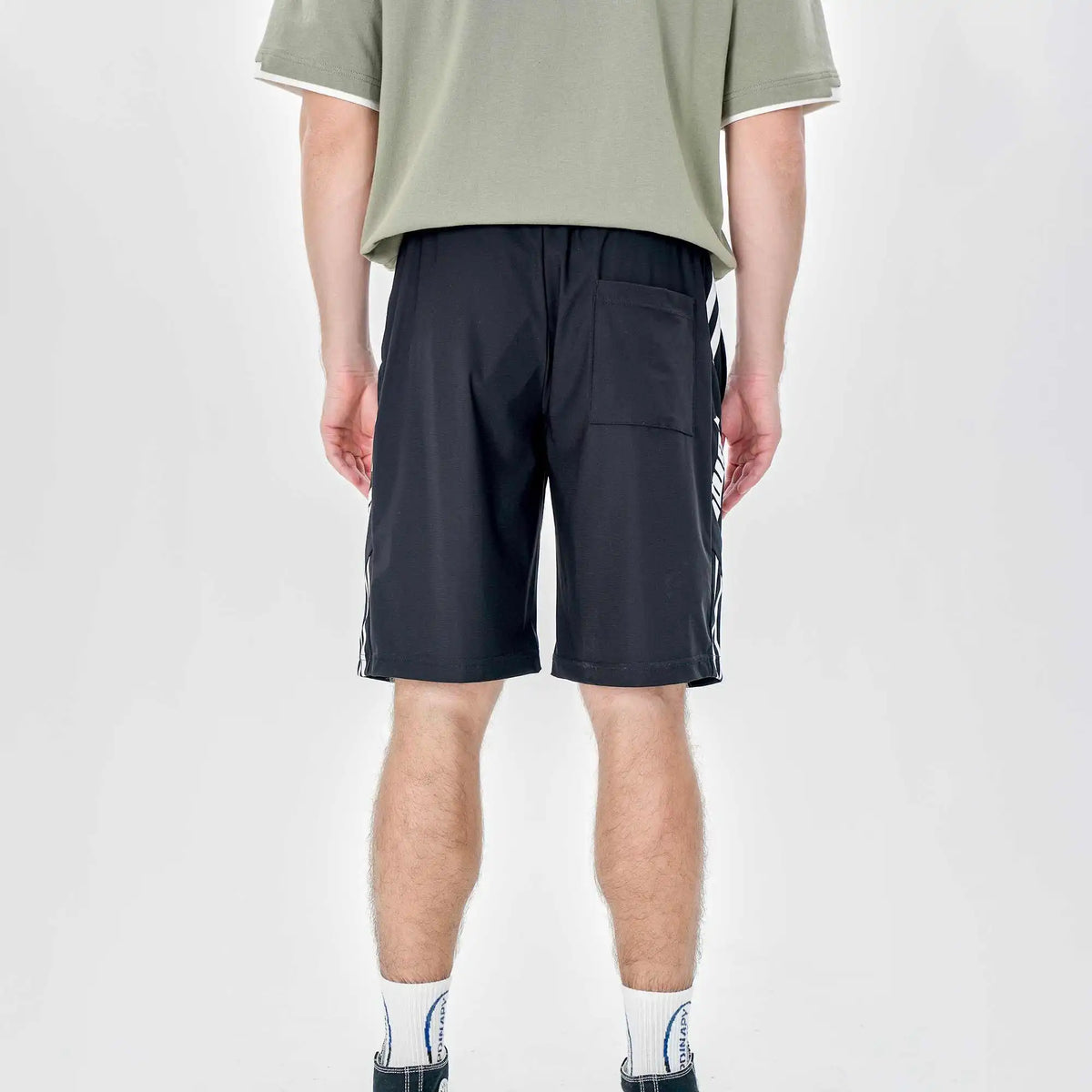 baggy casual shorts for men image