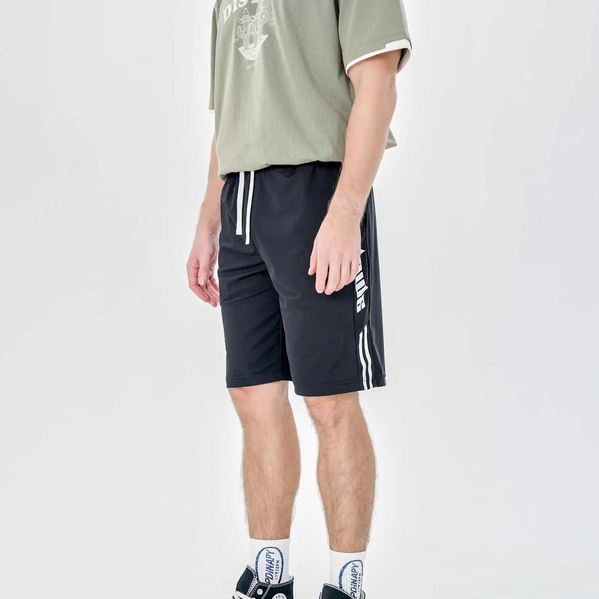 baggy casual shorts for men image