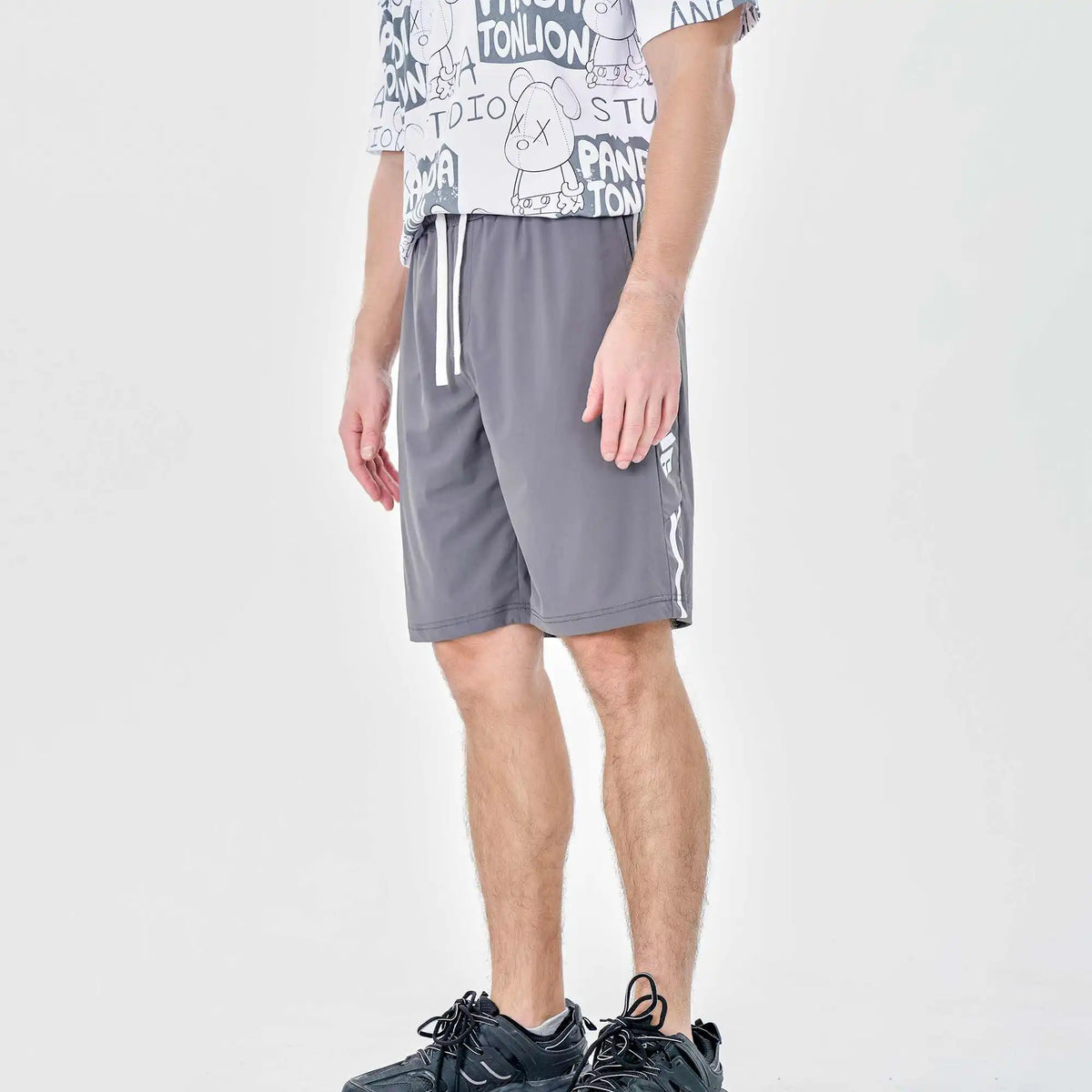 baggy casual shorts for men image