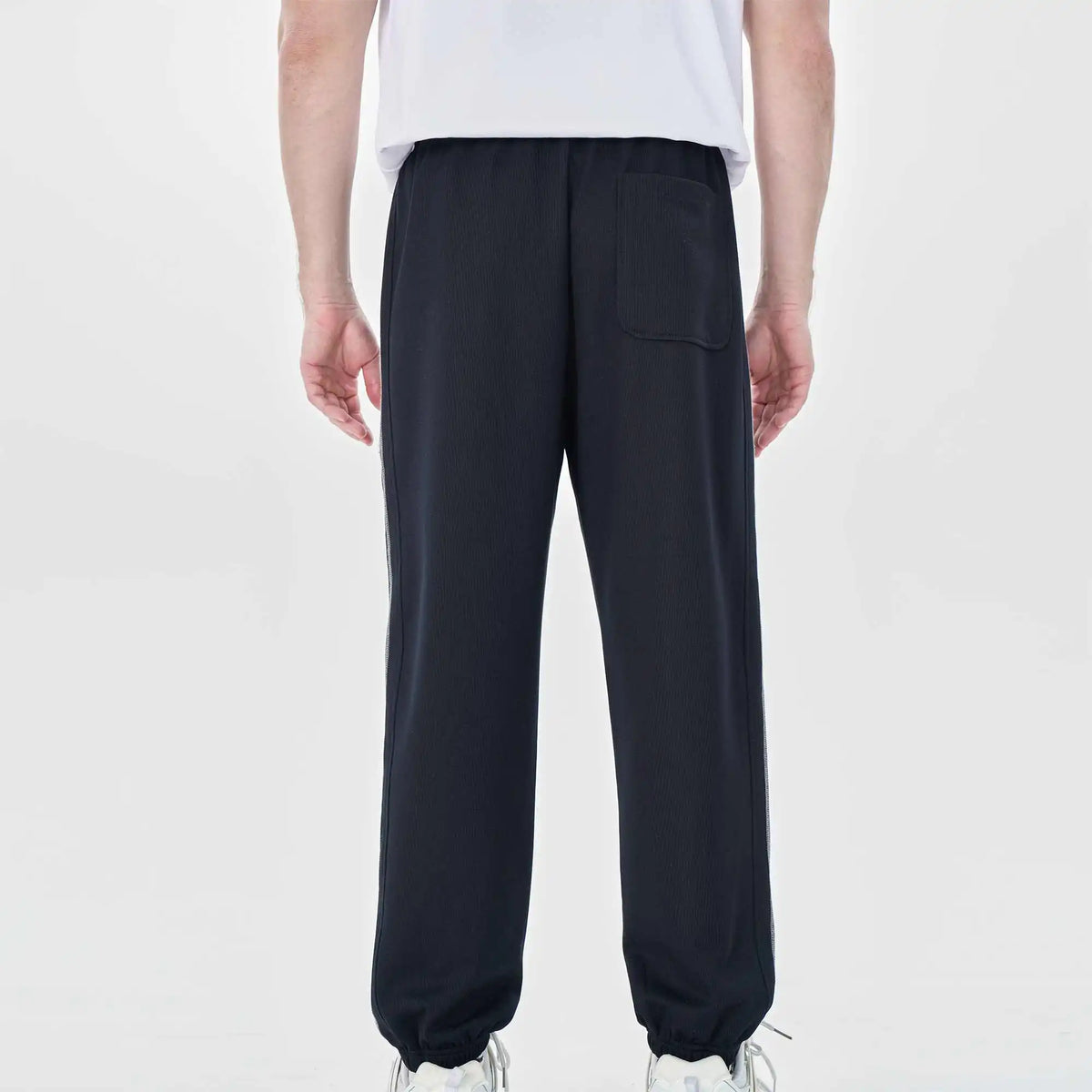 ankle tied casual pants for men image