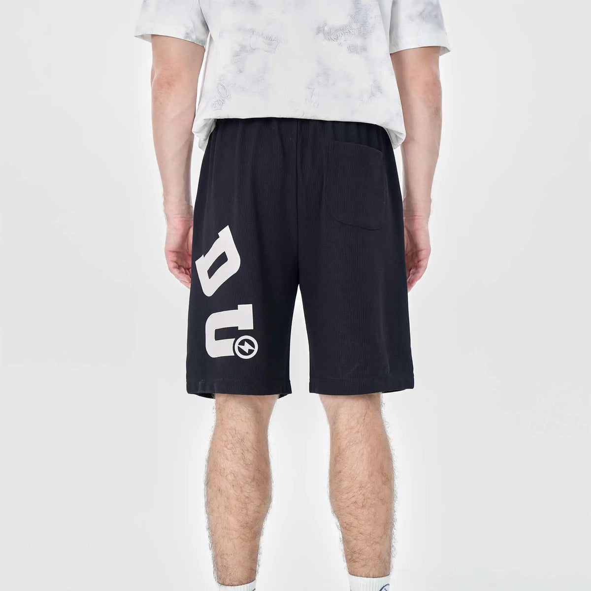 baggy casual shorts for men image