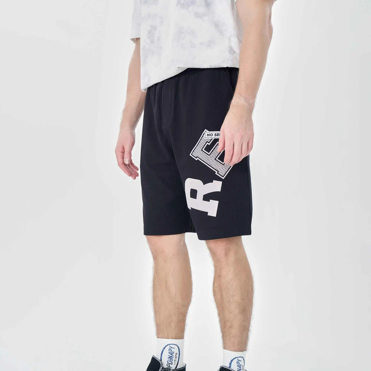 baggy casual shorts for men image