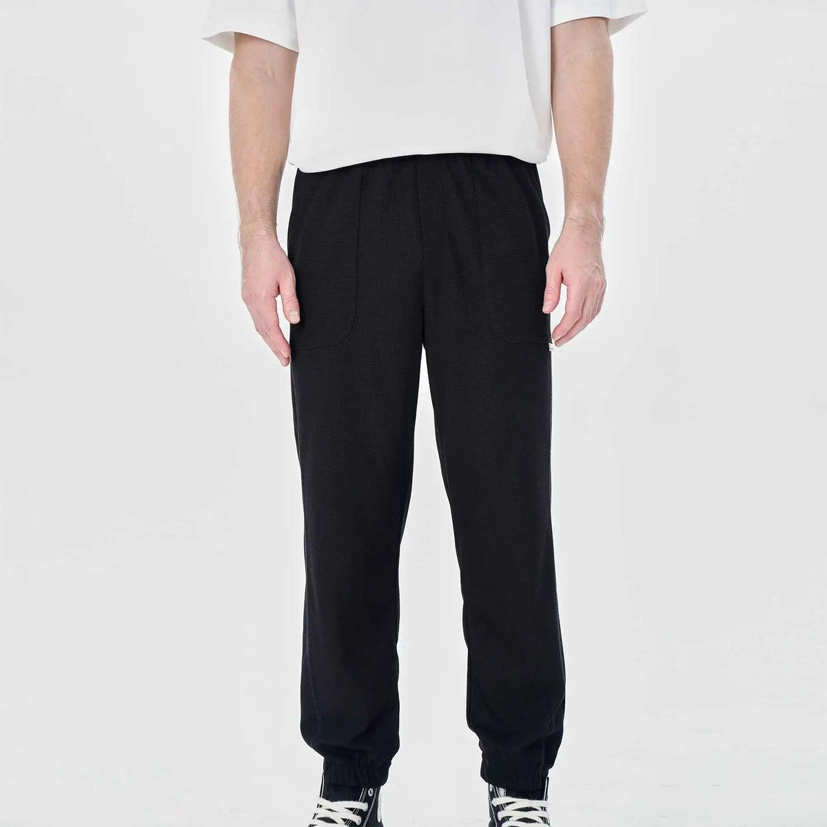 ankle tied casual pants for men image