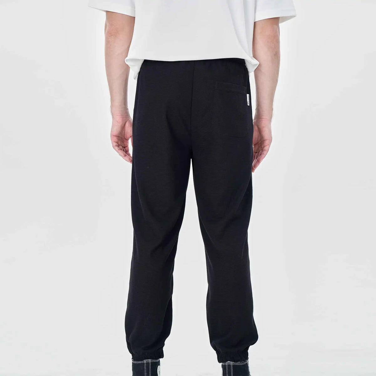 ankle tied casual pants for men image