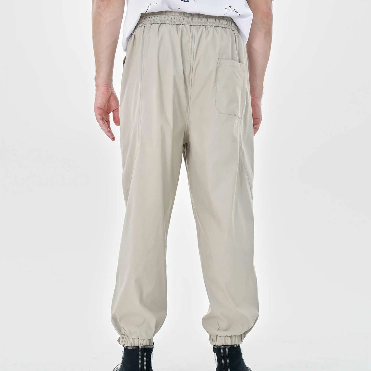 ankle tied casual pants for men image