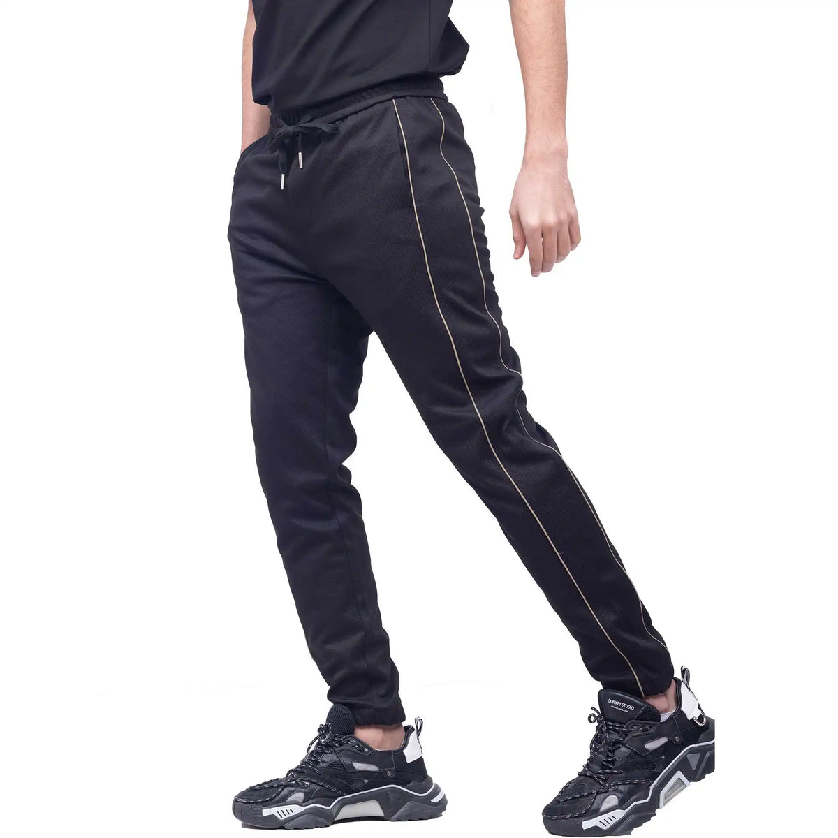 ankle tied casual pants for men image